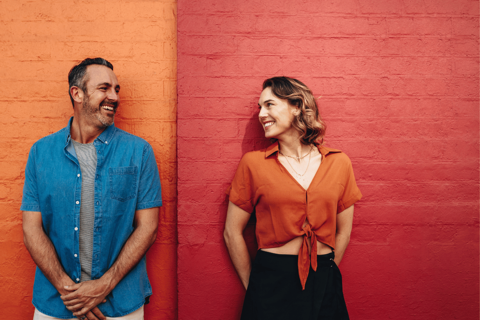 Zašto upoznavanje postaje lakše posle 40. godine: Istina koju mlađi muškarci još ne razumeju